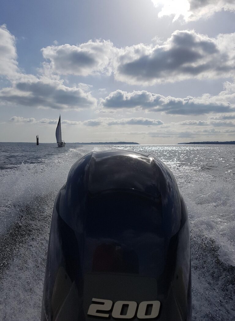 motorboat-2338969_1280