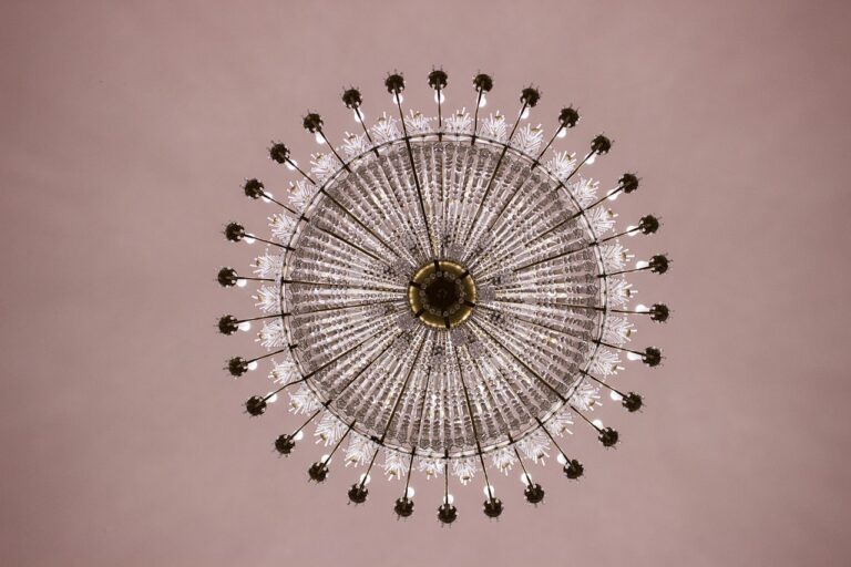 chandelier-2309250_1280