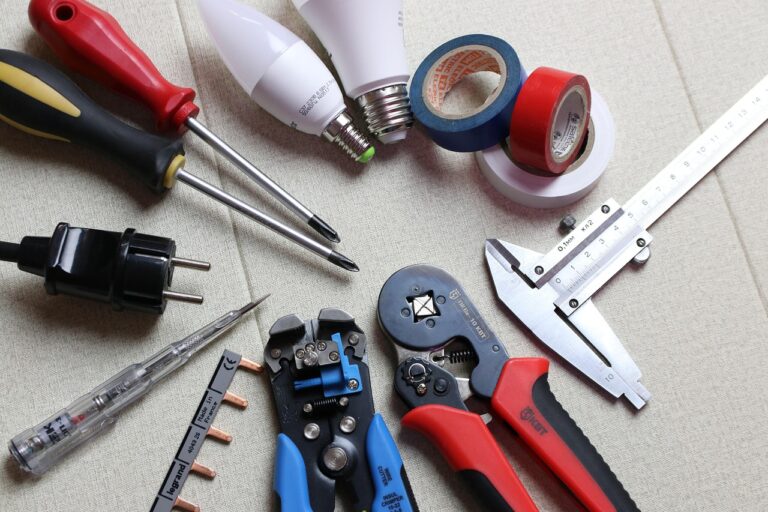electrician-3273340_1280